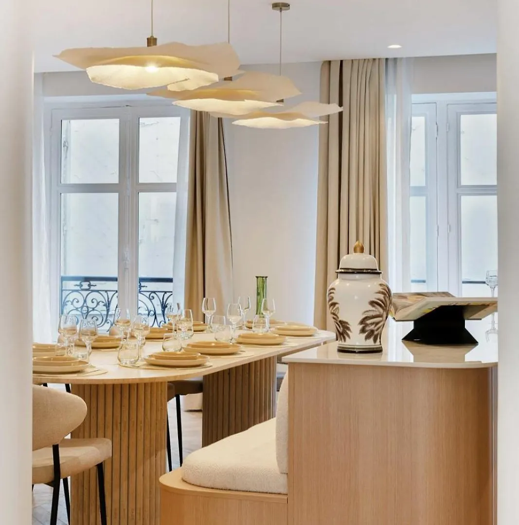 Incredible Flat - 4 Br-10P - Matignon - Champs Elysees Paris France